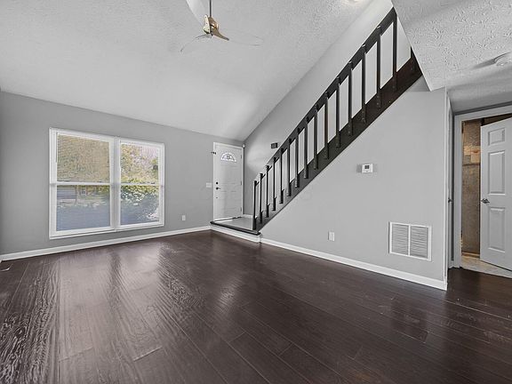 4th image of 405 Huber Village Blvd