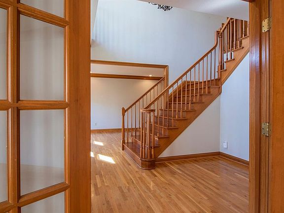 4th image of 4455 Longwood Ct
