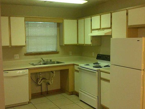 3rd image of 407 E Rogers St