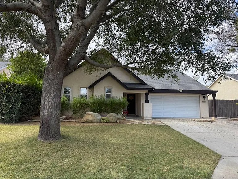 541 Fairchild Ln — Photo 5