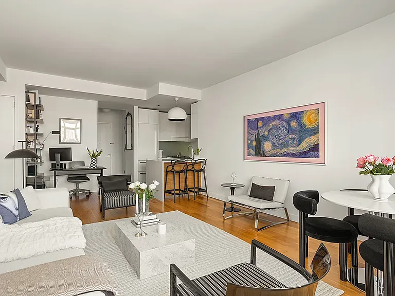 555 W 59th St #21A — Photo 6