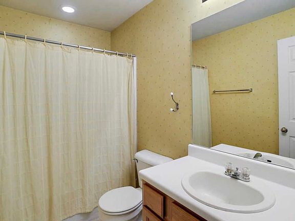 5th image of 205 McLaurin Dr