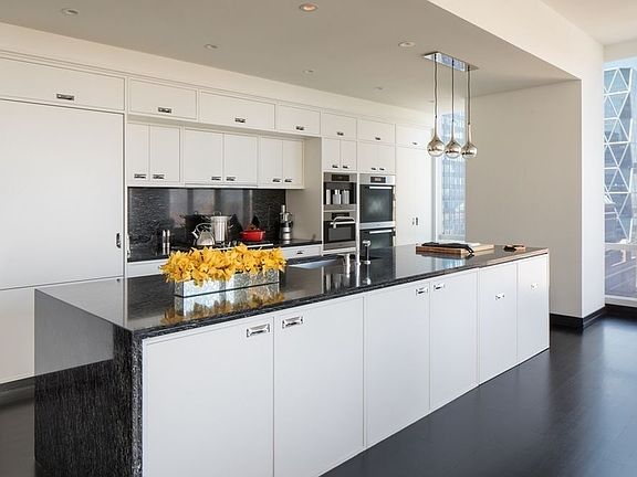 2nd image of 157 W 57th St APT 33B