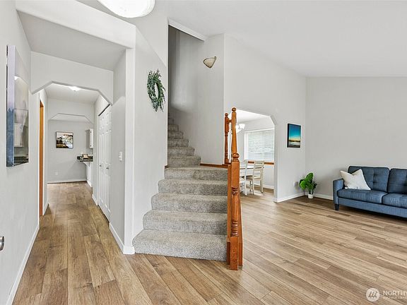 4th image of 21211 83rd Street E