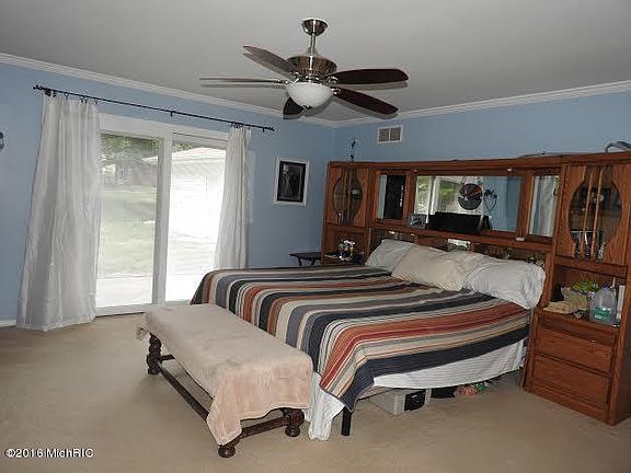 2nd image of 3823 Lovers Ln