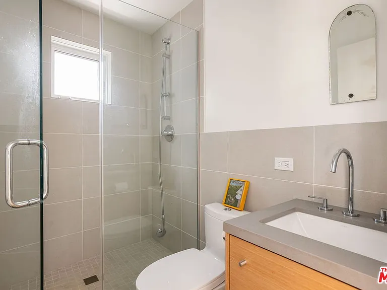 1407 Oak St — Photo 47