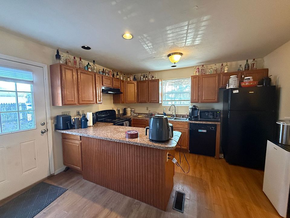 1st image of 424 Woodland Ave #B