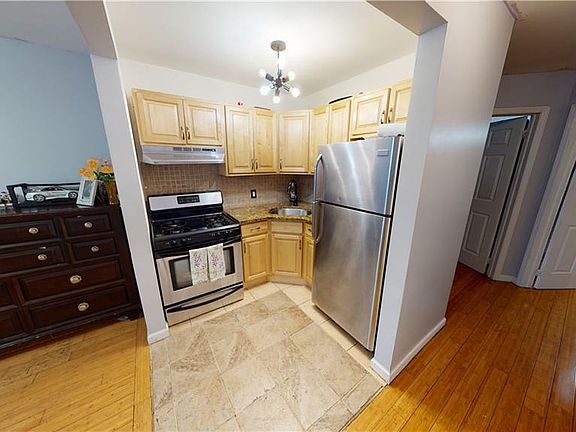 5th image of 541 Gates Ave #7
