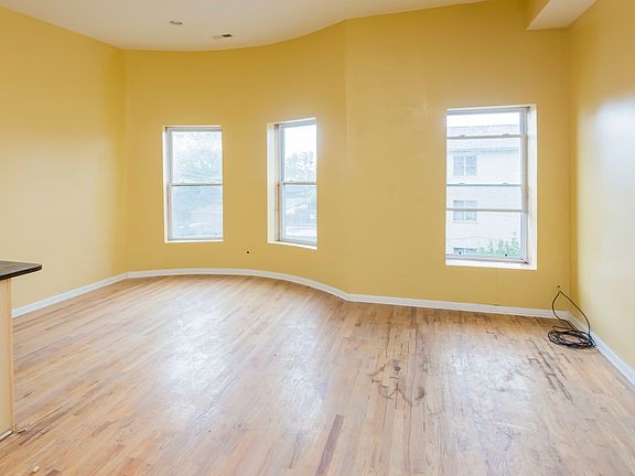 4th image of 5900 S Prairie Ave #229-3