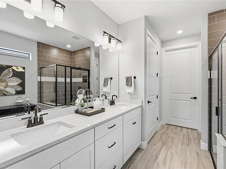 2738 Aviamar Cir — Photo 20