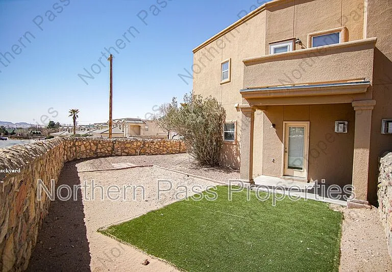 528 Green Village Ct #B — Photo 25