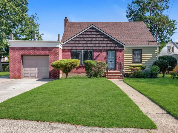 65 Clearstream Avenue, Valley Stream, NY 11580