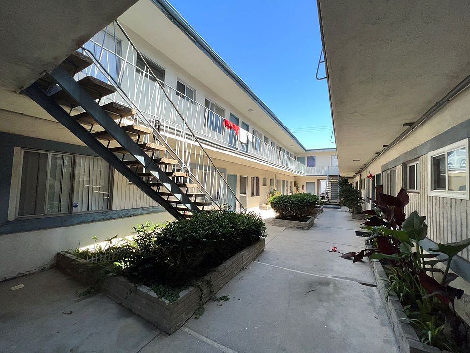 1st image of 3222 Santa Monica Blvd APT 2