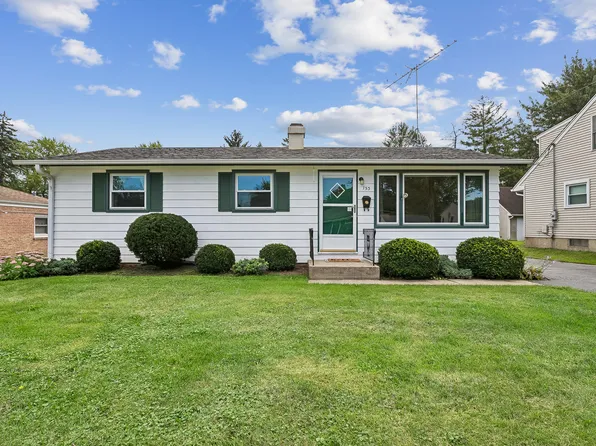 153 School St, Grayslake, IL 60030
