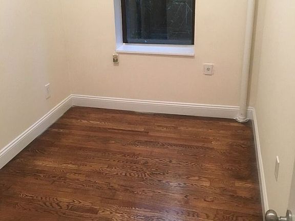 4th image of 208 E 7th St APT 24
