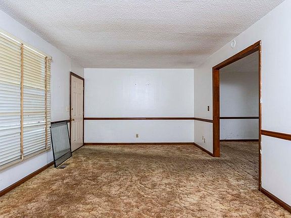 3rd image of 2015 Blackford St