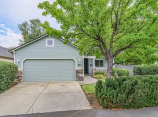951 Village Cir, Medford, OR 97504