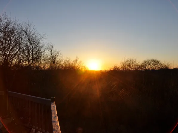 https://photos.zillowstatic.com/fp/f1bed3dad1f55e2b0629bde2487666df-p_e.webp