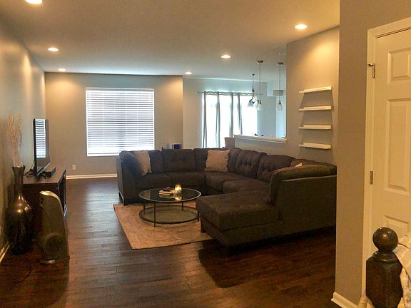 3rd image of 34W655 Roosevelt Ave Unit B