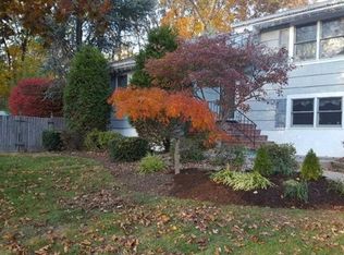4 Holly Ct, Ramsey, NJ 07446