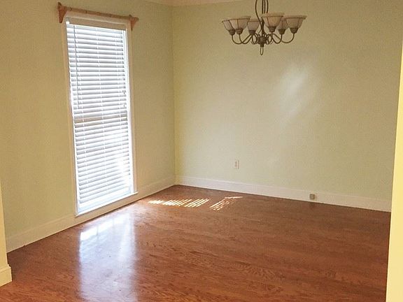 3rd image of 207 Wildwood Dr