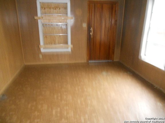 3rd image of 646 SW 37th St