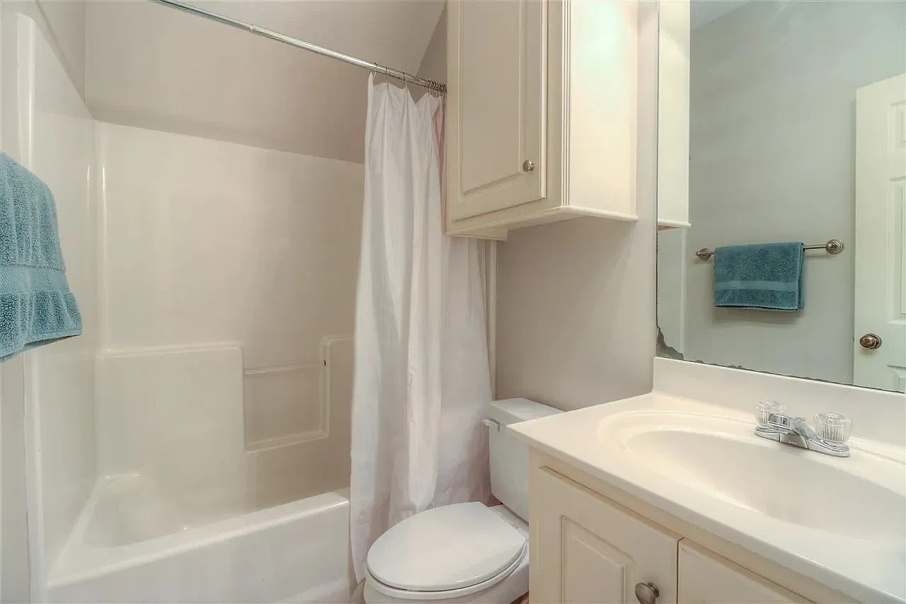 3 bed, 1625 sqft, $2,300 — Photo 4