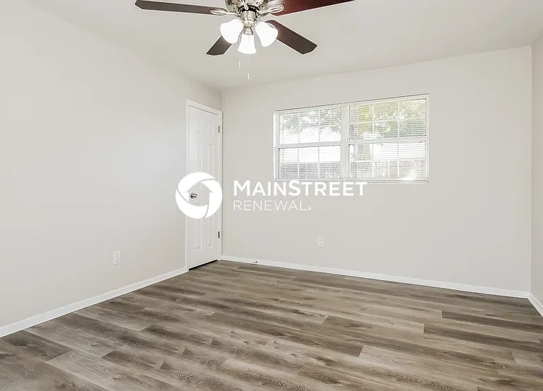 1660 Thoreau St — Photo 8