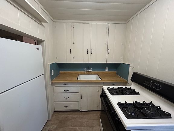 3rd image of 8872 Brook Ave #1