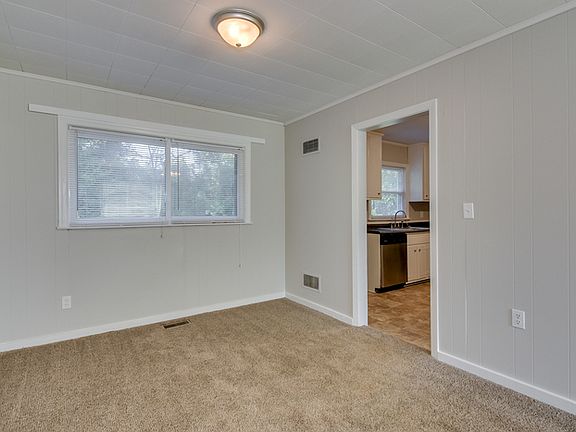 5th image of 2721 Lakewood Dr