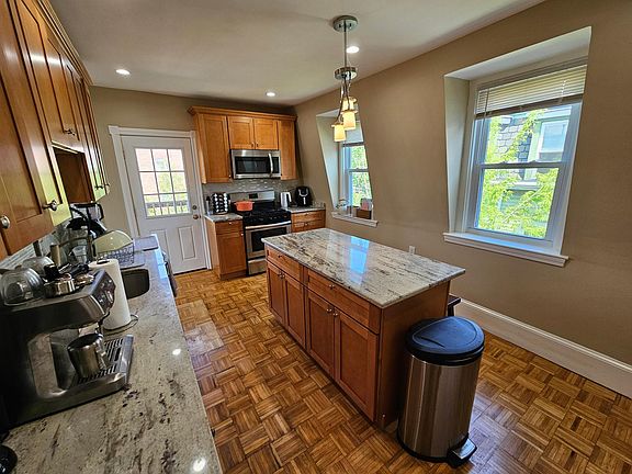 2nd image of 10 Creighton St Floor 3