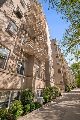 Sold by Compass | media 33