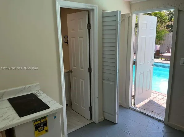 4324 NW 76th Ave, Pompano Beach, FL
