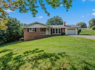 2149 Margaret Dr, Mount Airy, NC 27030