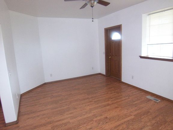 3rd image of 515 E Sumach St