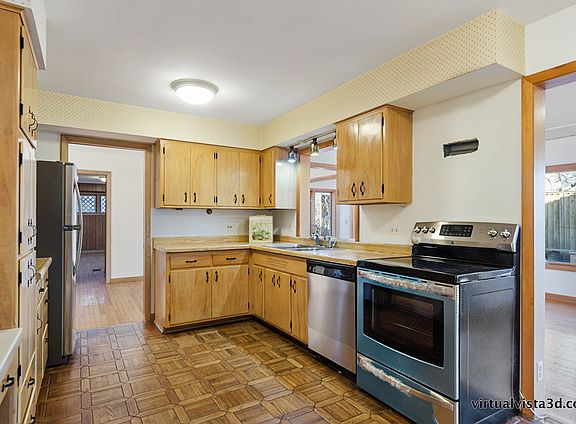 4th image of 295 Abbotsford Ct