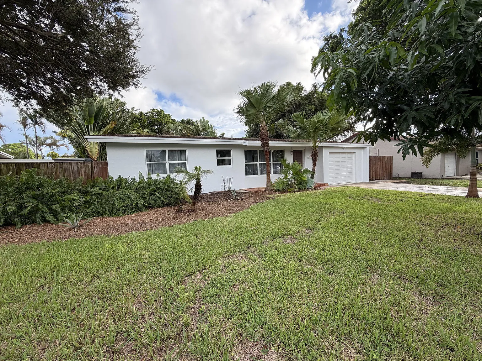 3 bed, 2.0 bath, 1451 sqft, $3,250 — Photo 1