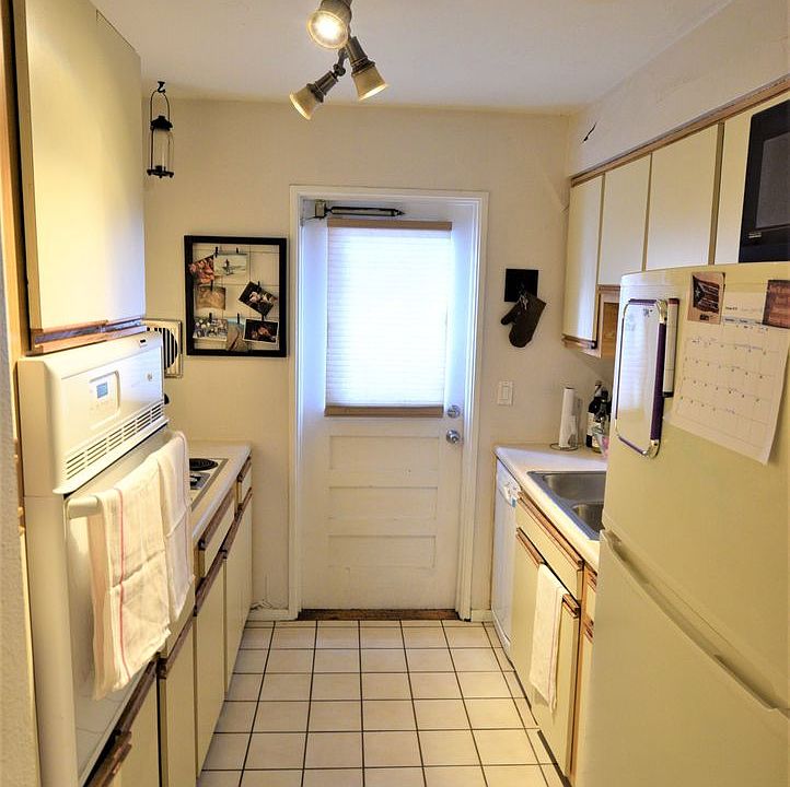 2nd image of 200 Agnes Ct #Ange200-33