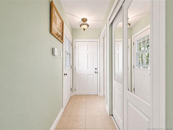 5th image of 118 Logan Ln