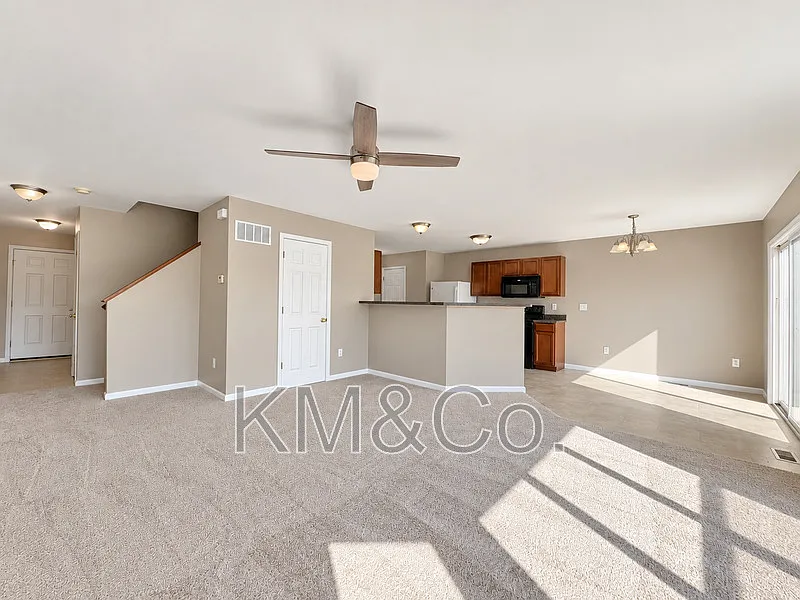 3 bed, 2.5 bath, 1748 sqft, $2,395 — Photo 3