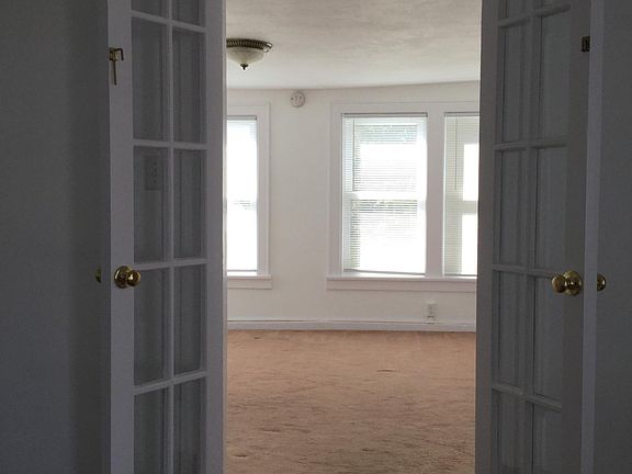 5th image of 1118 E Samuel Ave