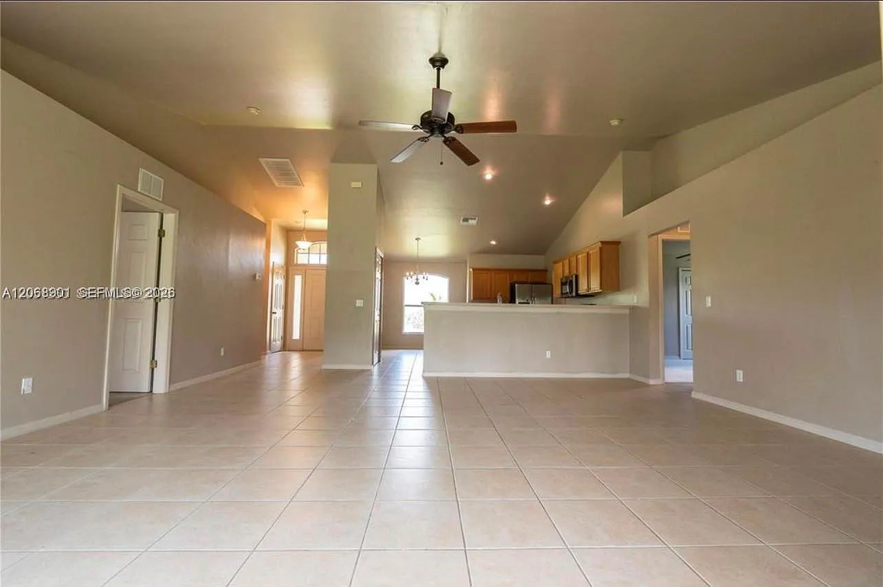 Cape Coral — Photo 4