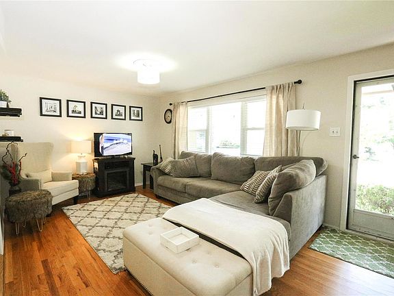 2nd image of 8744 Pardee Ln