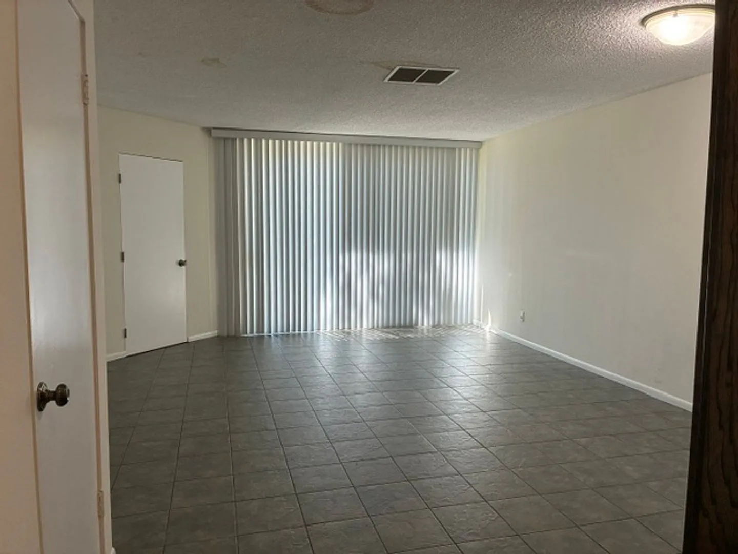 2bd 1bth Condo W/ 2 Parking Spaces In Lakewood — Photo 1