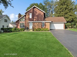 922 S Grove Ave, Barrington, IL 60010