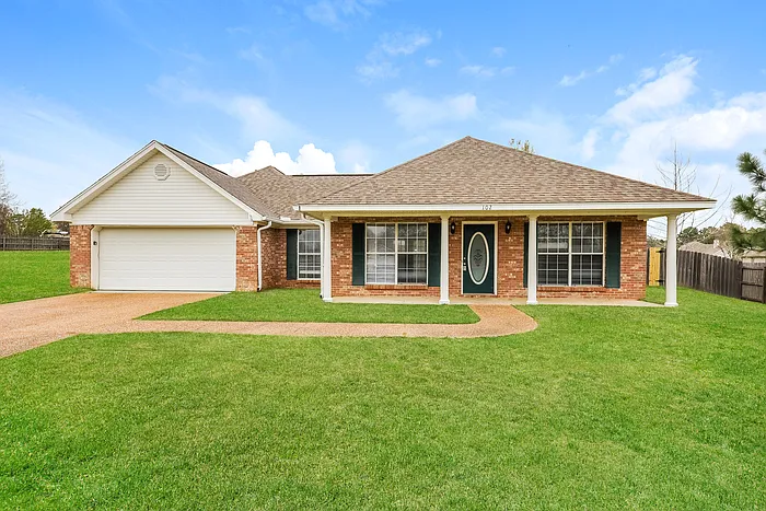 102 Red Oak Cv — Photo 1
