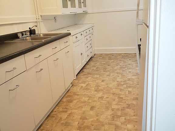 4th image of 2216 Garfield Ave APT 105
