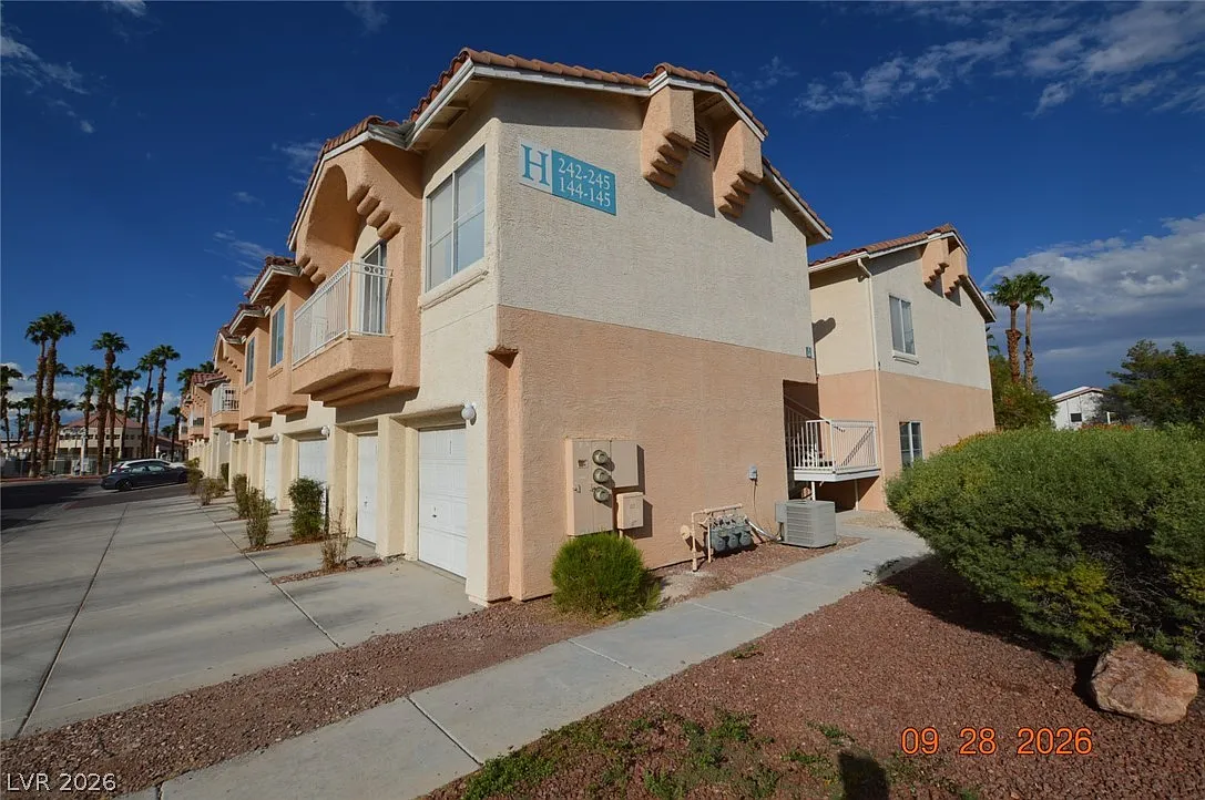 2 bed, 2.0 bath, 1212 sqft, $1,550 — Photo 1