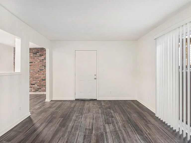 4011 McGee St — Photo 4