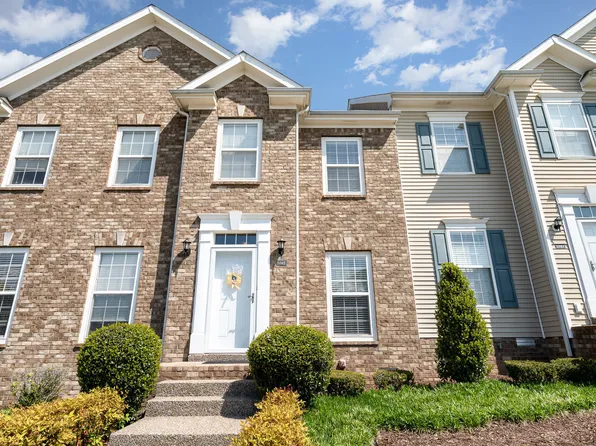 1045 McKenna Dr, Thompsons Station, TN 37179
